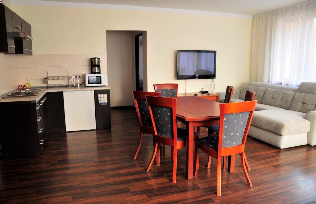 Apartamenty I Pokoje Przy Parku Jelenia Góra Habitación foto